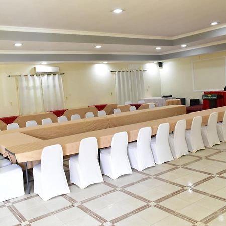 Quality Hotel Джуба Экстерьер фото