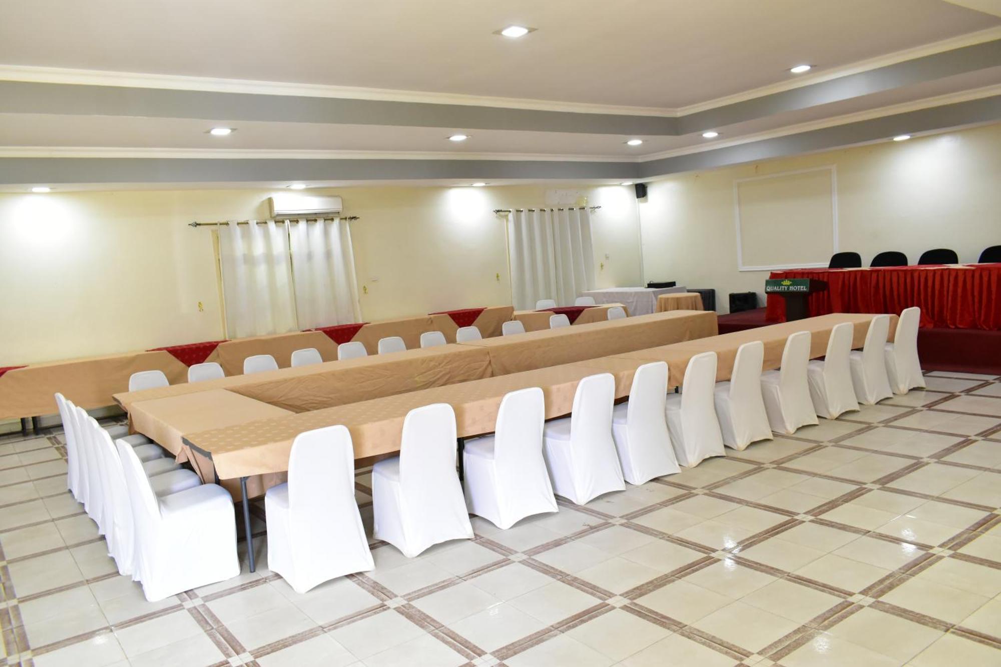 Quality Hotel Джуба Экстерьер фото