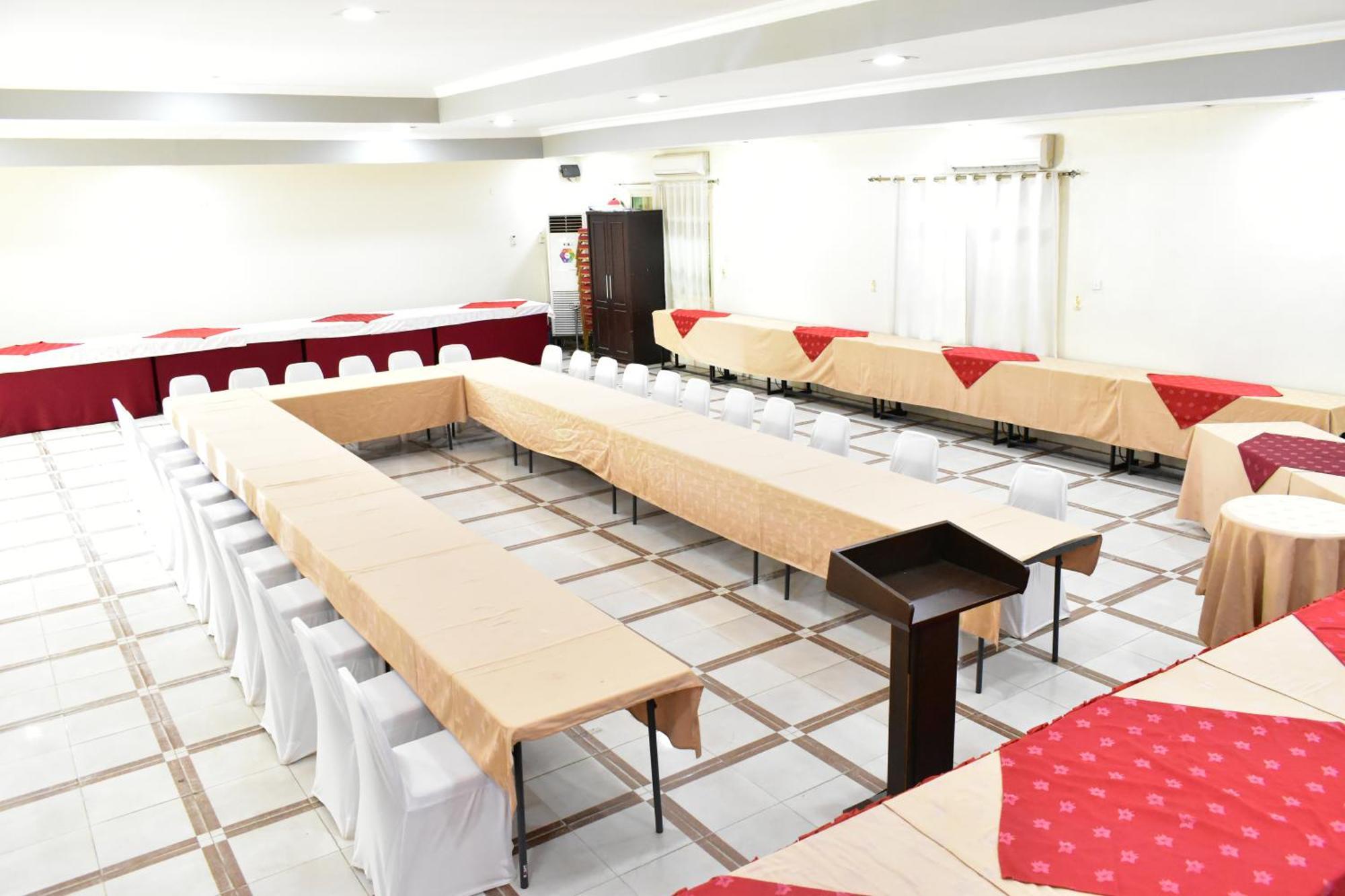 Quality Hotel Джуба Экстерьер фото